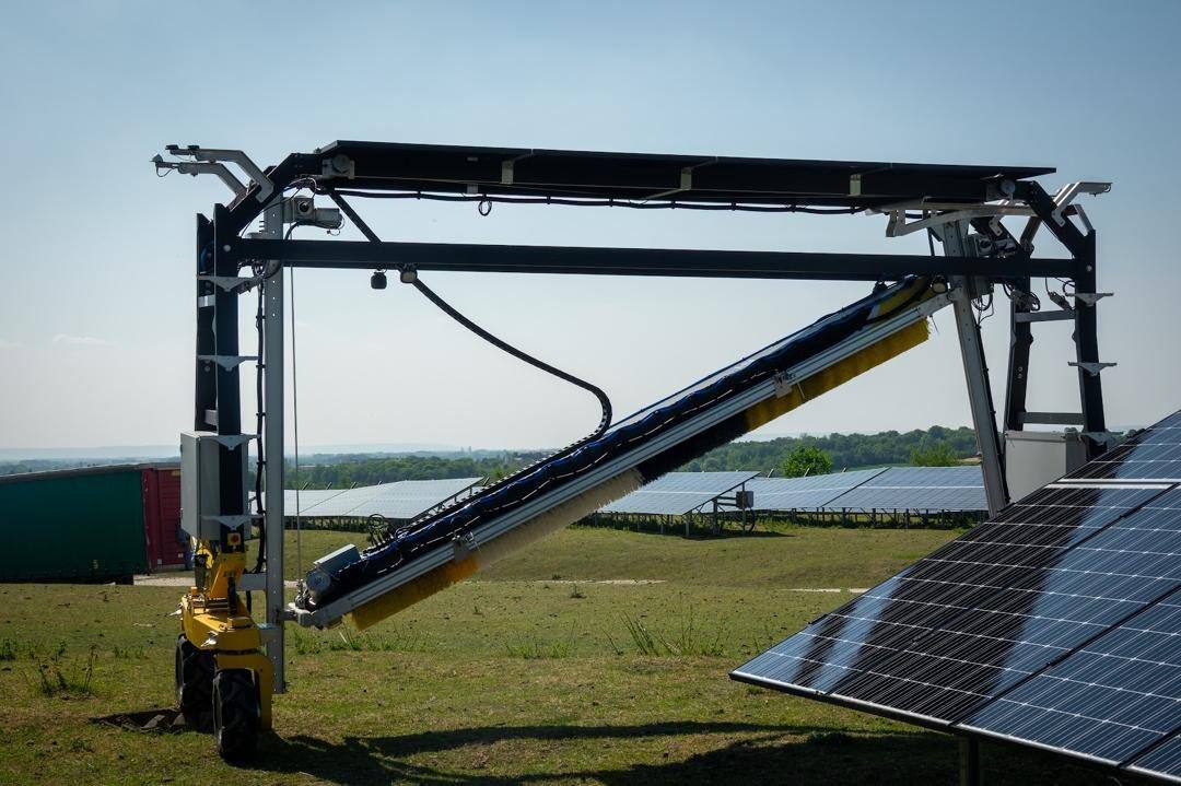 B1 gantry cleaning a utility-scale array